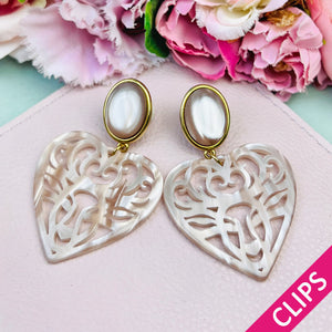 Beige Hirsch-Ohrclips mit Herz-Ornament von AmuseToi