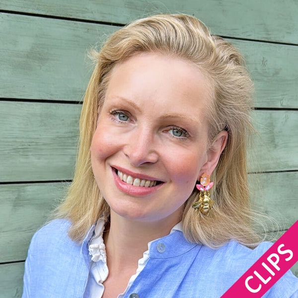 Funkelnde Ohrclips in Pfirsich und Pink mit vergoldeter Hummel