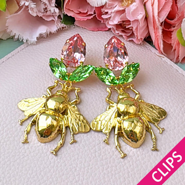 Funkelnde Ohrclips in Rosa und Grün mit vergoldeter Hummel
