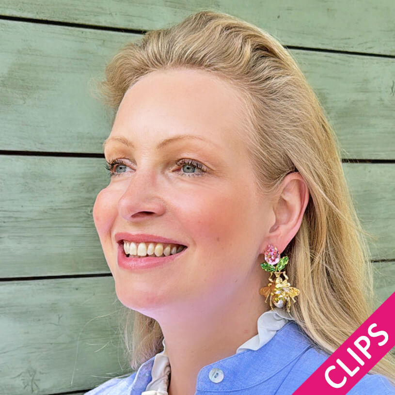 Funkelnde Ohrclips in Rosa und Grün mit vergoldeter Hummel