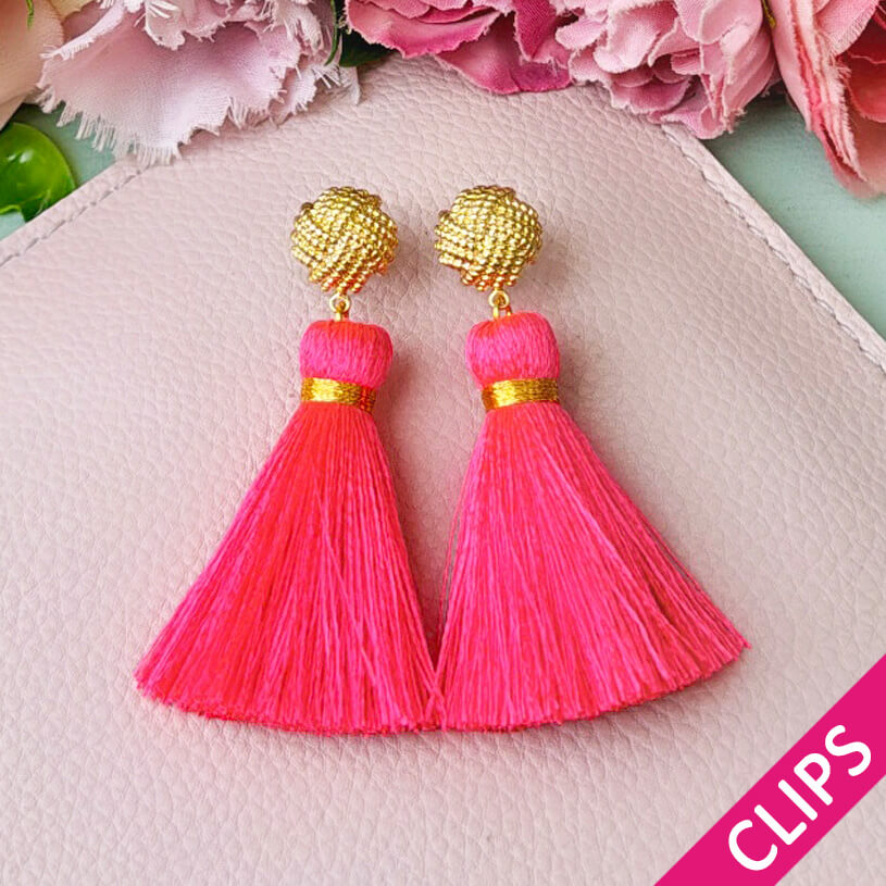 Vergoldete Knoten-Ohrclips mit neonpinker Quaste