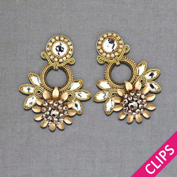 Große goldfarbene Ohrclips mit floralen Elementen in Soutache-Optik