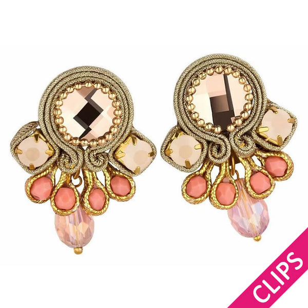 Kleine Soutache Ohrclips in Gold, Rosa und Lachsfarben mit funkelnden Tropfen