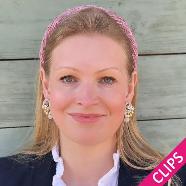 Kleine Soutache Ohrclips in Gold, Rosa und Lachsfarben mit funkelnden Tropfen