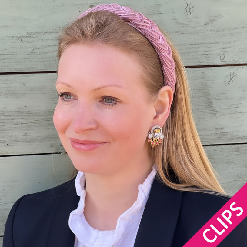 Kleine Soutache Ohrclips in Gold, Rosa und Lachsfarben mit funkelnden Tropfen