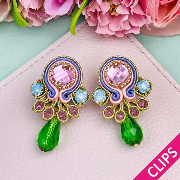 Farbenfrohe Statement-Ohrclips in pastelligem Rosa, Flieder und Grün