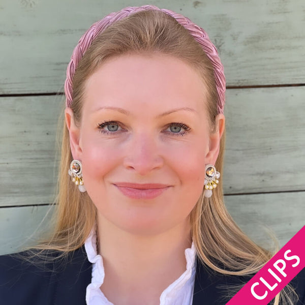 Kleine Soutache-Ohrclips mit goldfarbenen Bändern und schimmernden Steinen und Tropfen