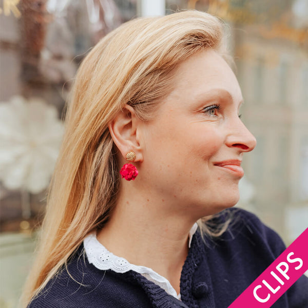 Vergoldete Knoten-Ohrclips mit pinkem Blüten-Pompom