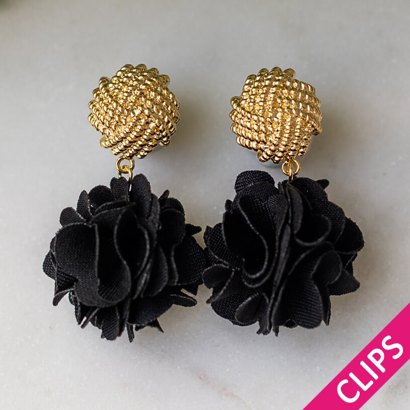 Vergoldete Knoten-Ohrclips mit schwarzem Blüten-Pompom