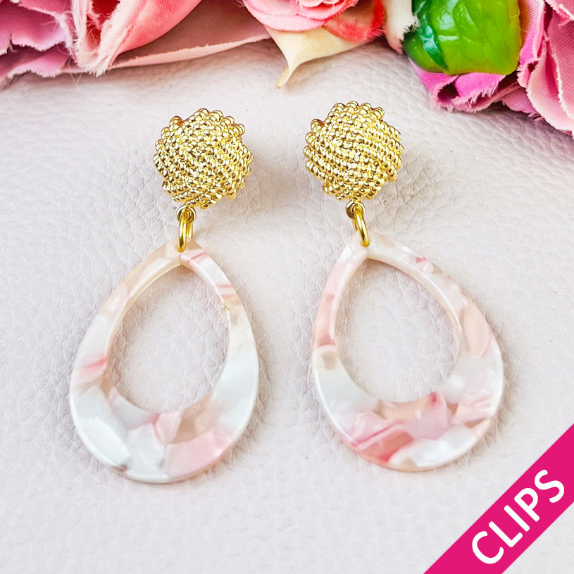 Leichte Knoten-Ohrclips mit offenen Tropfen in Weiß und Rosa von AmuseToi