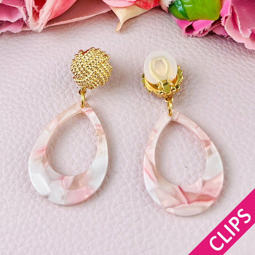 Leichte Knoten-Ohrclips mit offenen Tropfen in Weiß und Rosa von AmuseToi
