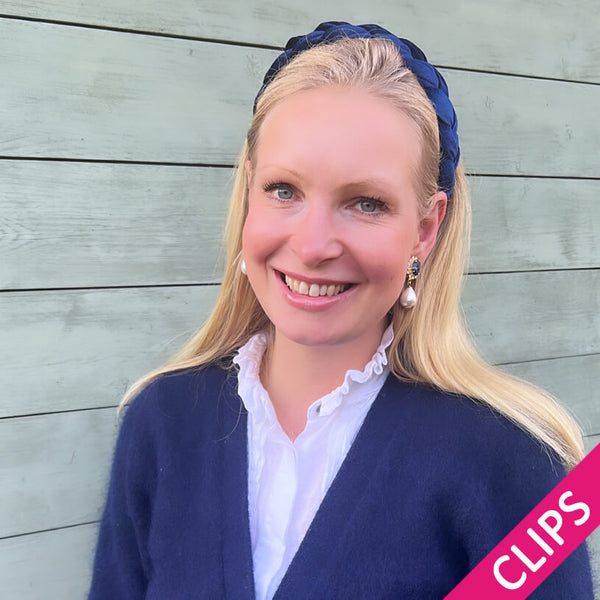 Edel funkelnde Ohrclips in Dunkelblau mit leichtem Baumwolltropfen