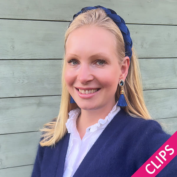 Edel funkelnde Ohrclips in Dunkelblau mit Quaste