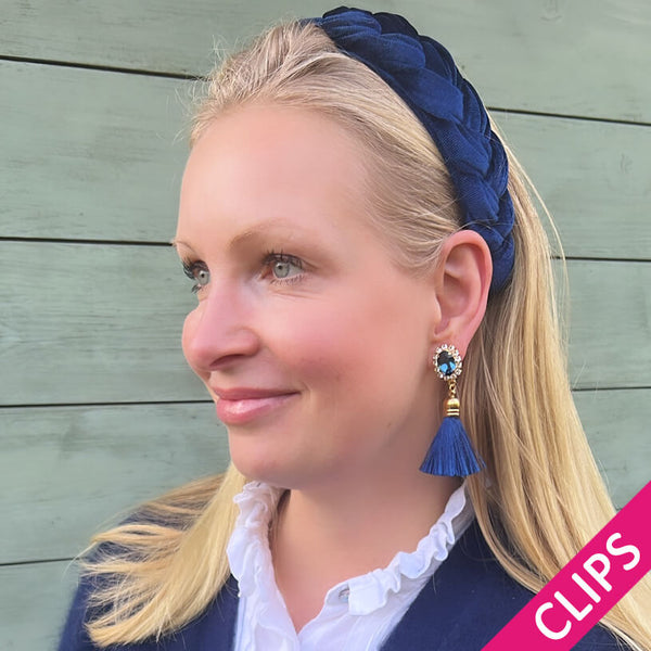 Edel funkelnde Ohrclips in Dunkelblau mit Quaste