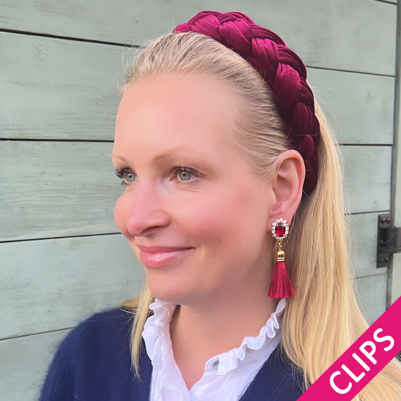 Edel funkelnde Ohrclips in Dunkelrot mit Quaste