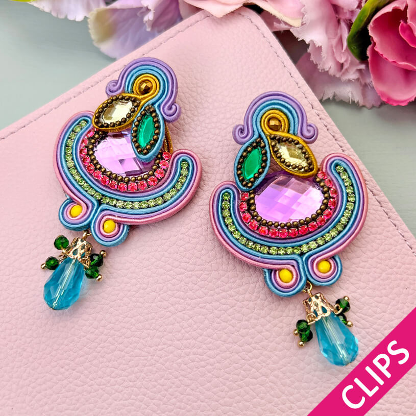 Farbenfrohe Statement-Ohrclips mit blauen Perlen in Flieder, Rosa und Grün