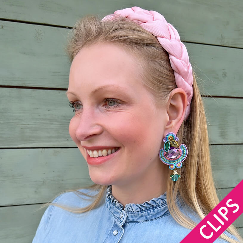 Farbenfrohe Statement-Ohrclips mit blauen Perlen in Flieder, Rosa und Grün