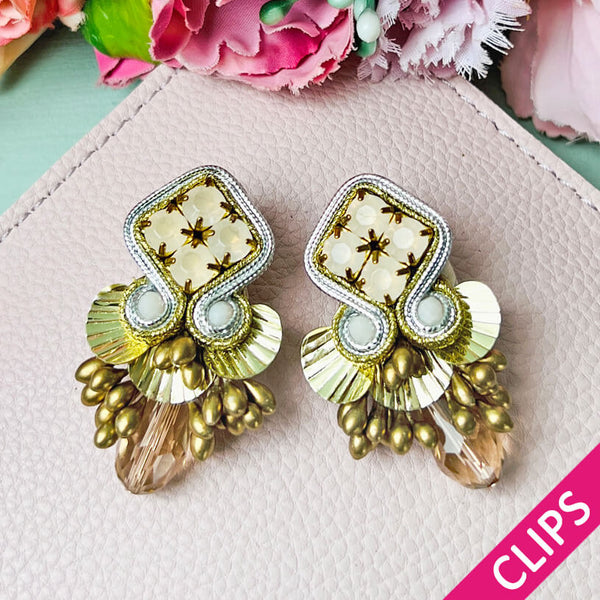 Gold und Silber glänzende Statement-Ohrclips mit Glitzer-Tropfen
