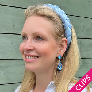 Funkelnde Ohrclips mit Glas-Kristallen in Hellblau