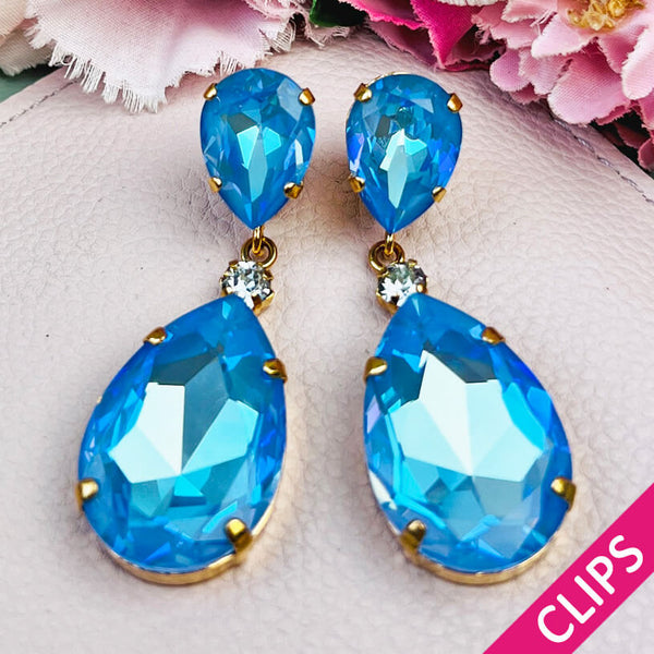 Funkelnde Ohrclips mit Glas-Kristallen in Hellblau