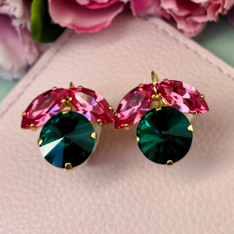 Funkelnde Ohrhänger mit Glas-Kristallen in Dunkelgrün und Pink