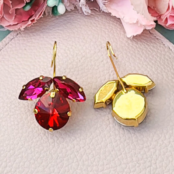 Funkelnde Ohrhänger mit Glas-Kristallen in Dunkelrot und Pink