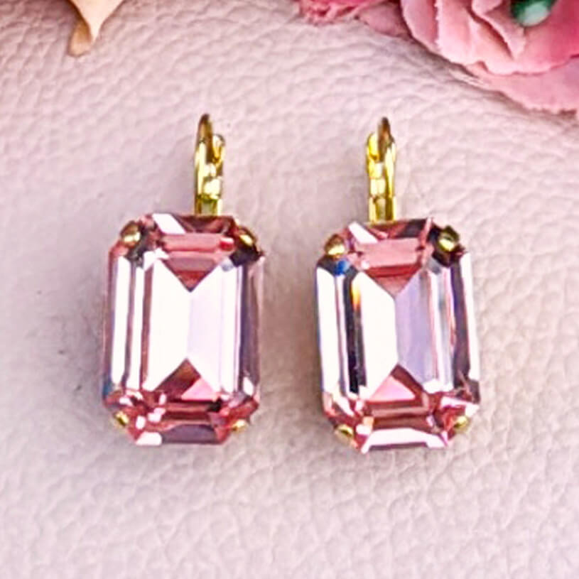 Funkelnde Ohrhänger mit rechteckigem Glas-Kristall in Rosa