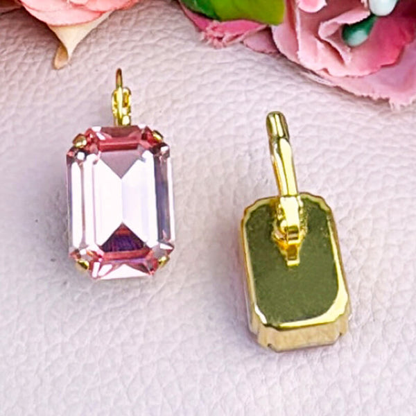 Funkelnde Ohrhänger mit rechteckigem Glas-Kristall in Rosa