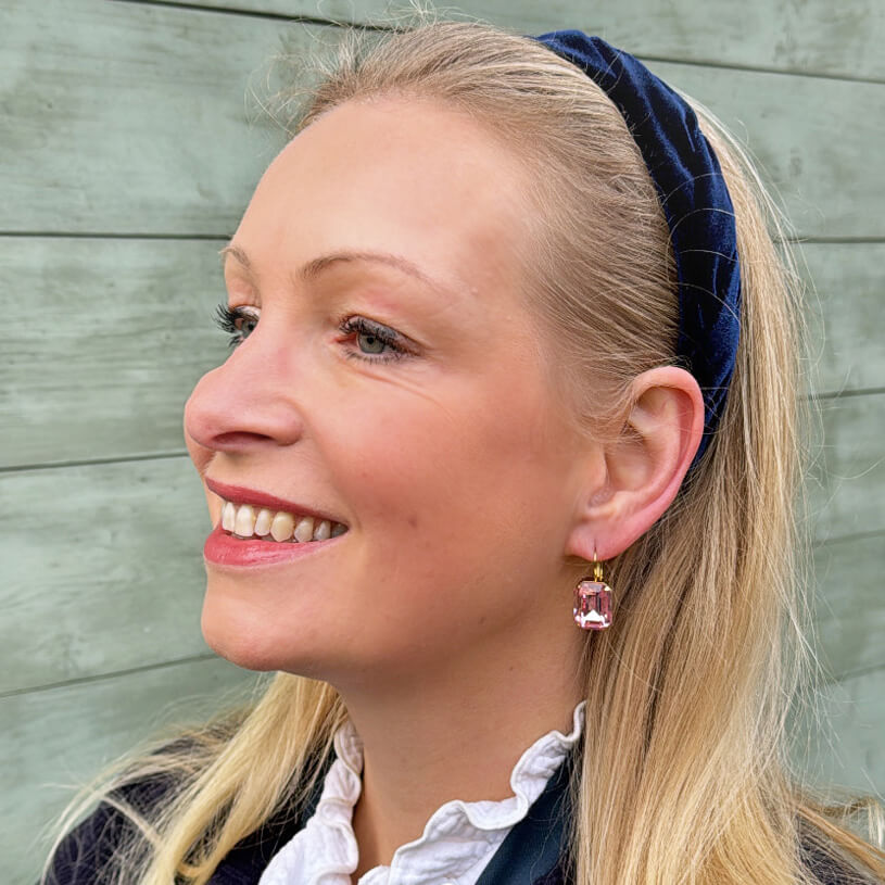 Funkelnde Ohrhänger mit rechteckigem Glas-Kristall in Rosa