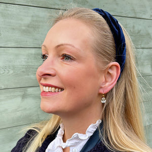 Kleine Ohrhänger mit ovalem Glas-Kristall in Transparent