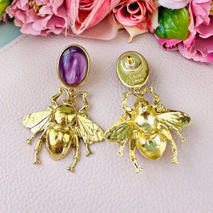 Amethystfarbener Ohrstecker mit vergoldeter Hummel von AmuseToi