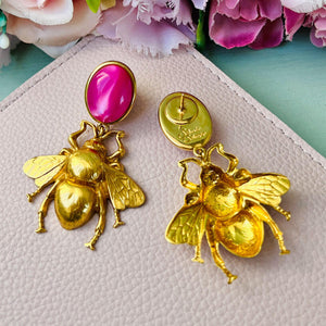 Pinke Ohrstecker mit vergoldeter Hummel von AmuseToi