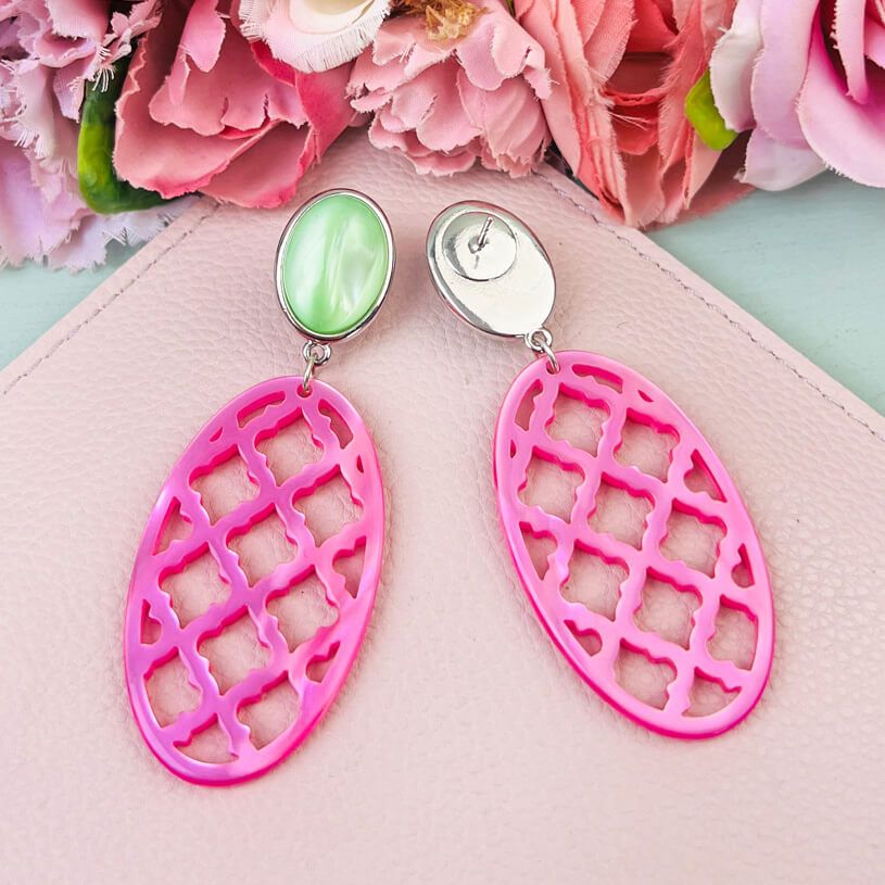 Silberfarbene Ohrringe in wunderschönem Hellgrün mit Oval in Pink im Marrakesch-Stil