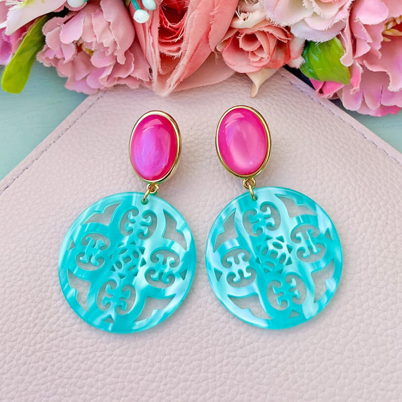 Pinke Ohrringe Papadopoli mit rundem Ornament in Türkis von AmuseToi