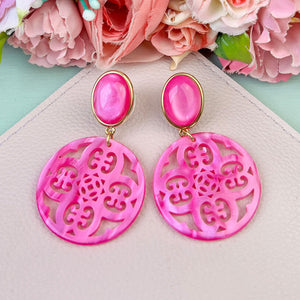 Pinke Ohrringe Papadopoli mit rundem Ornament von AmuseToi