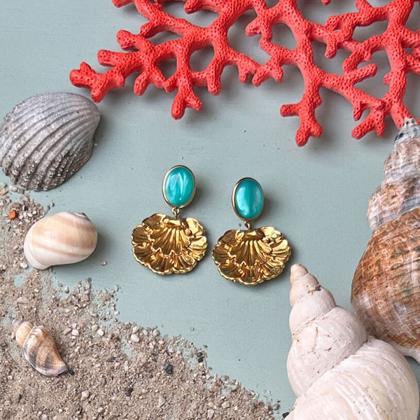 Vergoldete Ohrstecker in Türkis mit vergoldetem Muschelornament von AmuseToi