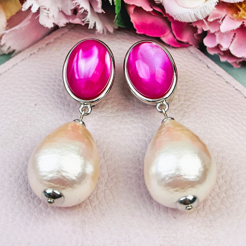 Silberne Ohrstecker in Pink mit federleichten Baumwolltropfen