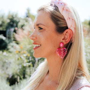 Schöne Herz-Ohrringe als Ohrstecker mit Herz-Ornamenten in Pink von AmuseToi
