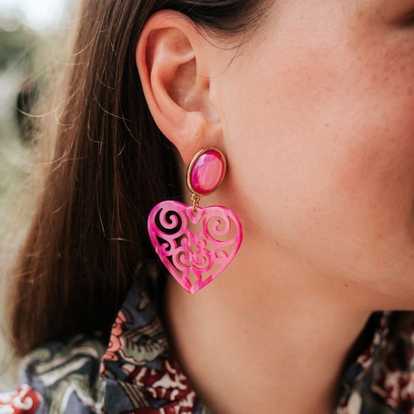 Schöne Herz-Ohrringe als Ohrstecker mit Herz-Ornamenten in Pink von AmuseToi