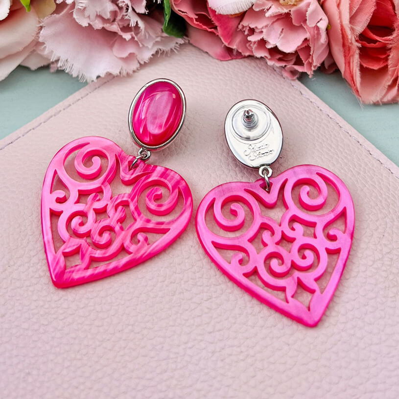 Silberne Ohrstecker mit Herzornament in Pink von AmuseToi