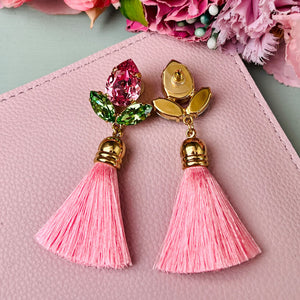 Glitzernde Ohrstecker mit Glas-Kristallen in Rosa und Hellgrün mit edler Quaste in Rosa