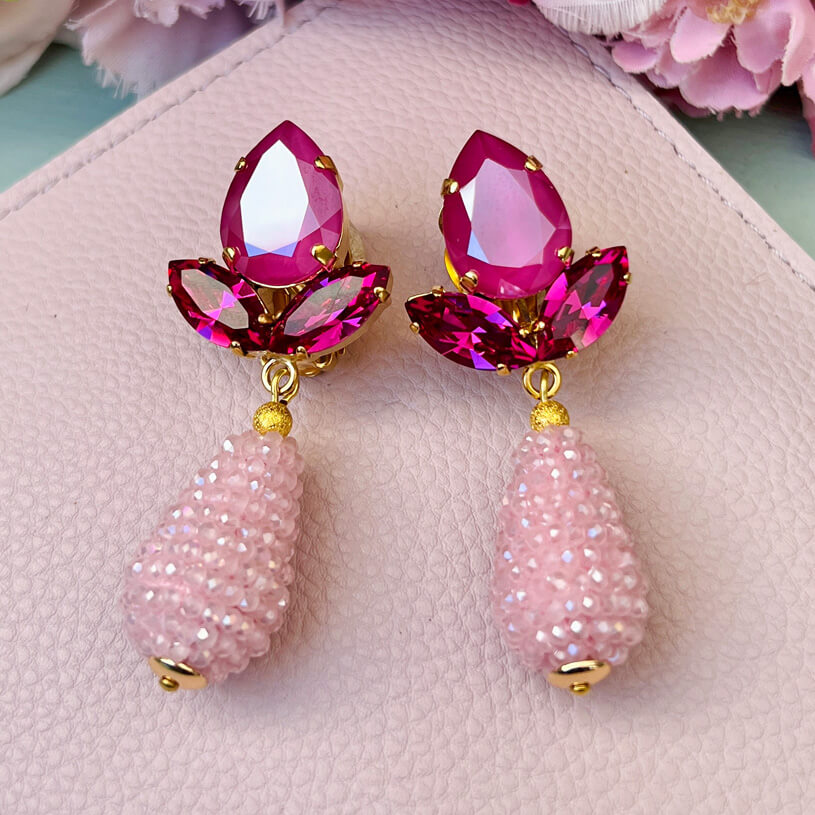 Funkelnde Ohrstecker in Pink mit rosafarbenen Glitzertropfen von AmuseToi