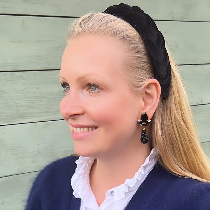 Funkelnde Ohrstecker in Schwarz mit glitzernden Tropfen von AmuseToi