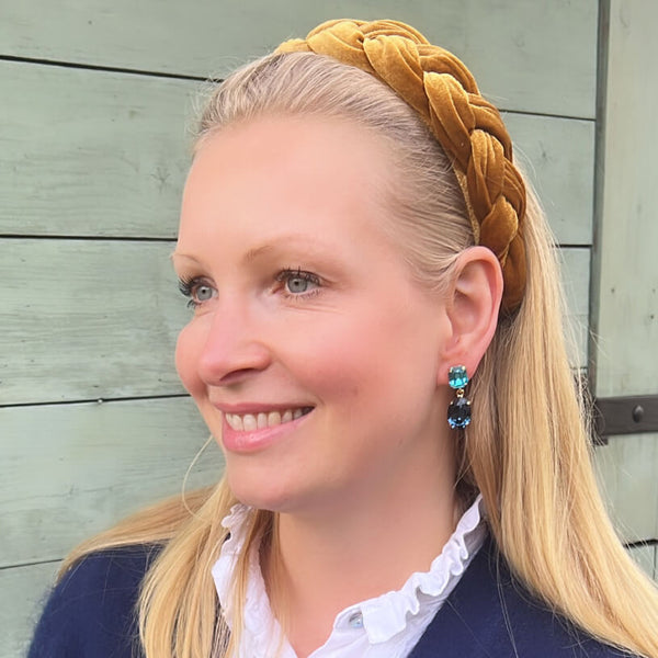 Funkelnde Ohrstecker mit Glas-Kristallen in Hellblau und Dunkelblau