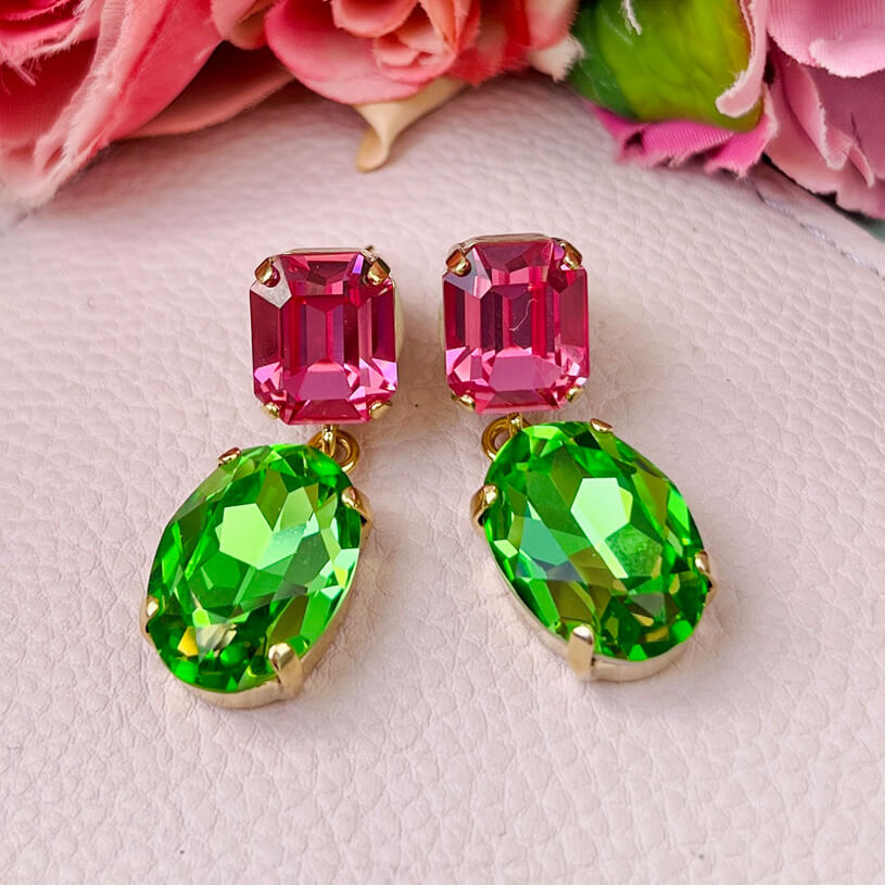 Funkelnde Ohrstecker mit Glas-Kristallen in Pink und Hellgrün