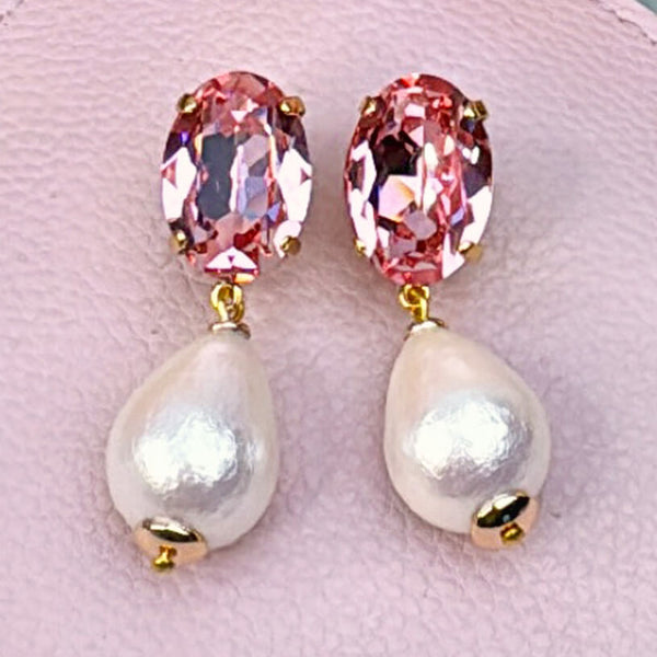 Kleine Ohrstecker mit Glas-Kristallen in Rosa und Baumwolltropfen