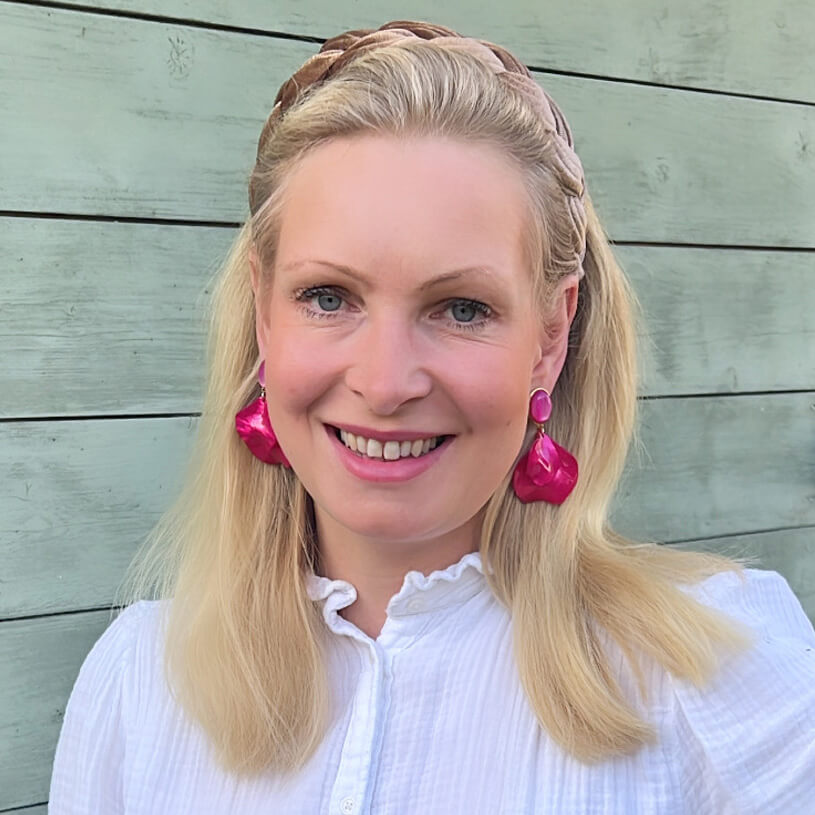 Pinke Ohrringe mit Blütenblättern