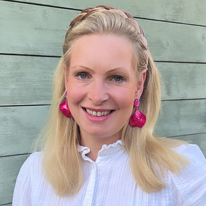 Pinke Ohrringe mit Blütenblättern