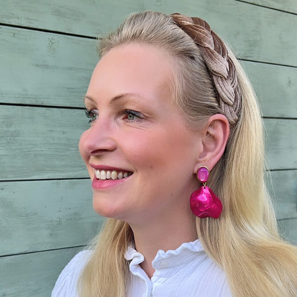 Pinke Ohrringe mit Blütenblättern