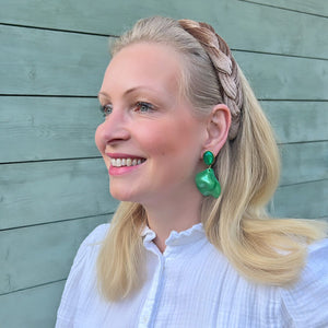 Grüne Ohrringe mit Blütenblättern
